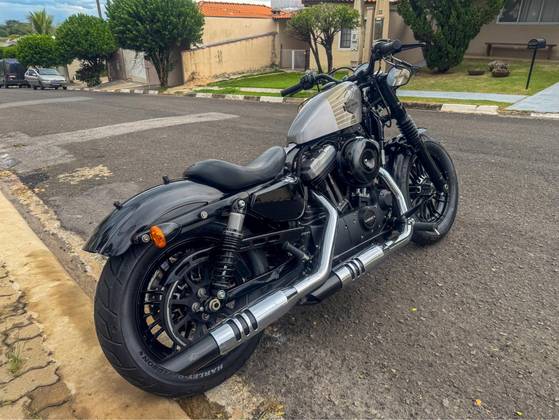 HARLEY-DAVIDSON SPORTSTER FORTY-EIGHT 